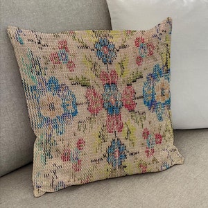 Coussin imprimé, taie d&#39;oreiller beige, taie d&#39;oreiller à fleurs bleues, oreiller doux, couvre-oreiller bohème, coussin délavé, coussin, cadeau de pendaison de crémaillère,