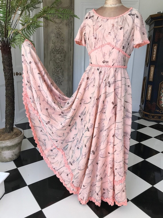 Vintage 1940s peach pink silk floral print silk ru