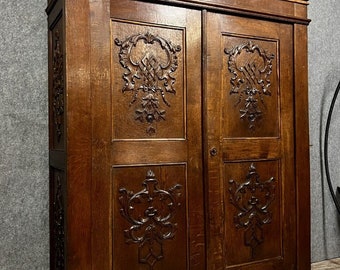 armoire Renaissance en chêne sculpté vers 1850