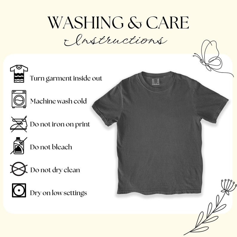Puede incluir: Una camiseta gris oscuro de manga corta, exhibida sobre un fondo beige claro. La imagen incluye instrucciones de lavado: dar la vuelta a la prenda, lavar a m&aacute;quina en fr&iacute;o, no planchar sobre el estampado, no usar lej&iacute;a, no limpiar en seco y secar a baja temperatura.