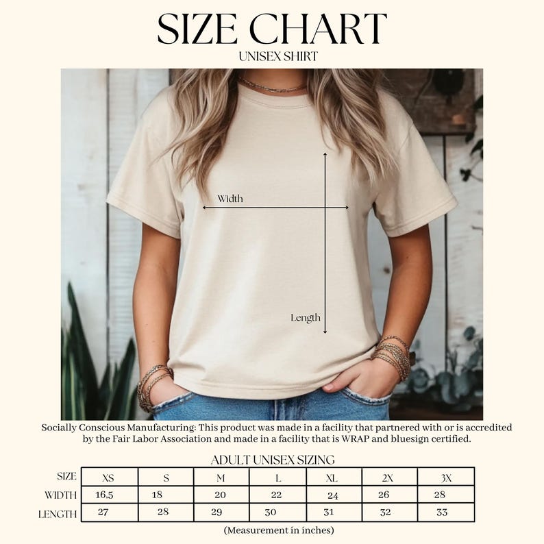 Puede incluir: Una camiseta unisex beige con una tabla de tallas. La tabla muestra medidas en pulgadas para el ancho y el largo, que van desde la XS hasta la 3X. El texto "SIZE CHART" y "UNISEX SHIRT" est&aacute;n en la parte superior. La camiseta la lleva una persona.