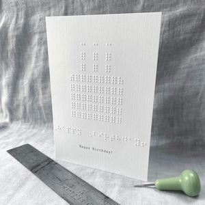 Verjaardagskaart in braille, ontwerp verjaardagstaart, gepersonaliseerde braillekaart, gefeliciteerd