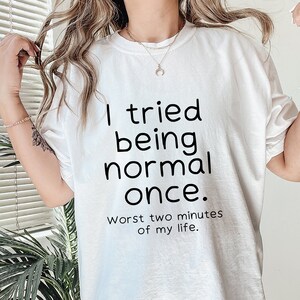 Unisex ho provato ad essere normale una volta, i peggiori due minuti della mia vita t-shirt, t-shirt oversize sarcastica spiritosa citazione umoristica, divertente gioco di parole che dice top