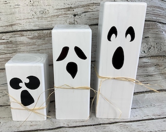 Wood 4x4 Ghosts Halloween decor / tiered ghosts / fall porch decor / Halloween decor