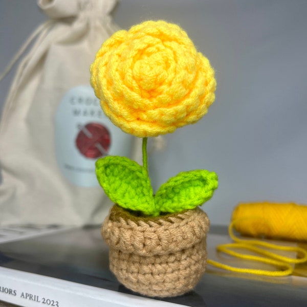 Gele roos gehaakte bloem in een gebreide pot | Handgemaakt cadeau voor haar, leuk verjaardagscadeau, verjaardagscadeau van de vrouw, Friendsgiving, bloemendecor