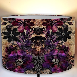 Abat-jour avec une carte et des fleurs violettes. - parfait pour votre lampe et votre intérieur ! Abat-jour pour la lampe ! Expédition dans le monde entier !