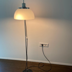 Meblo Guzzini Stehlampe Faro/Mid Century/Modern Lamp/Space age/Stehlampe/weiße Lampe/Meblo Guzzini/1970er Jahre/Meblo Harvey Guzzini Vintage Lampe
