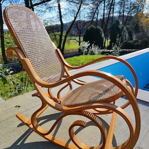 Bentwood rocking chair /Rocking chair / retro rocking chair / old rocking chair / elegant rocking chair / beautiful/Yugoslavian/80s