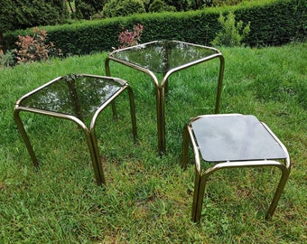 Ensemble de 3 grandes tables basses en laiton/laiton doré et verre foncé/tables basses vintage/meubles du milieu du siècle/table avec verre fumé/années 70