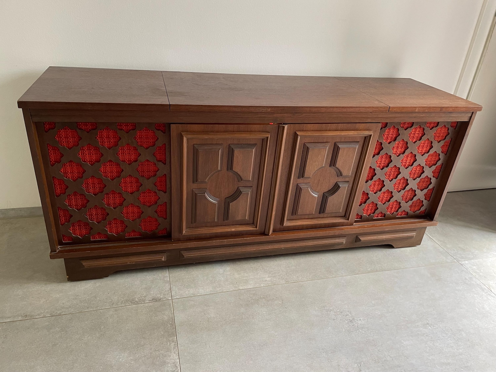 vintage-radio-and-record-player-cabinet-vintage-hi-fi-stereo