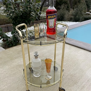 Vintage moderne trolley uit het midden van de eeuw messing barwagen met gerookte glazen/moderne bar uit het midden van de eeuw/theewagen