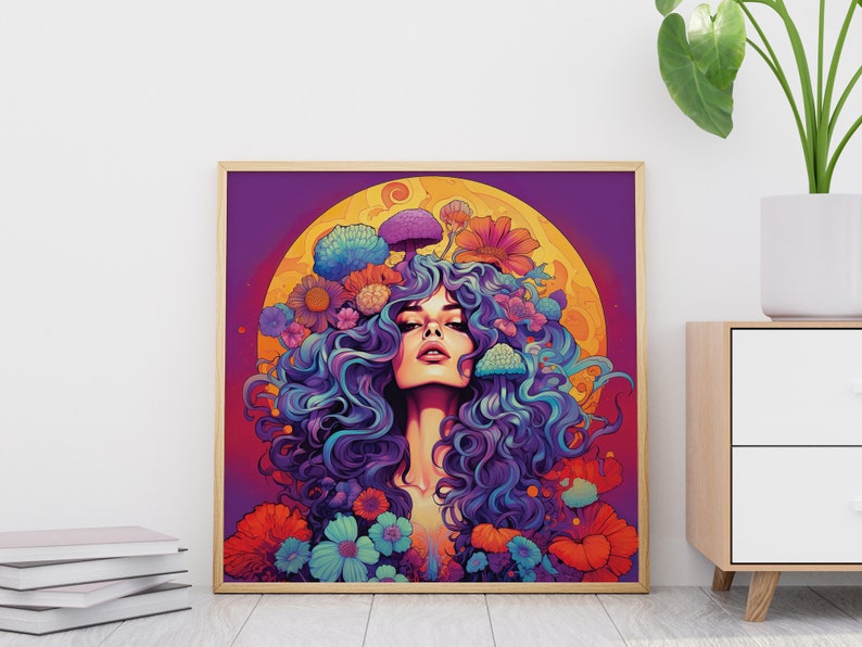 K&ouml;nnte beinhalten: Eine digitale Illustration einer Frau mit langen, flie&szlig;enden lila und blauen Haaren. Ihre Haare sind mit bunten Blumen und Pilzen geschm&uuml;ckt. Der Hintergrund ist ein leuchtendes Lila mit einem gro&szlig;en, gelben Mond.