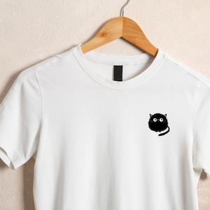 Black Fluffy Cat Unisex T-Shirt – Cute Round Kitten Tee for Him & Her, Kawaii Pet Shirt, Cartoon Cat Character, Funny Animal Gift