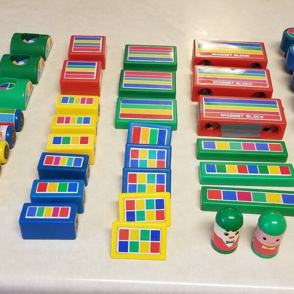 Vintage Hilco Magnetic 39 piece Building Blocks Toy Set