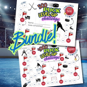 Könnte beinhalten: Zwei Hockey-Spieltafeln mit dem Text "500 Puck Level-Up Challenge" und "1000 Puck Level-Up Challenge". Die Tafeln zeigen einen Hockey-Rink-Hintergrund, Flaggen und einen Hockey-Puck. Das Wort "Bundle!" steht auf den Tafeln.