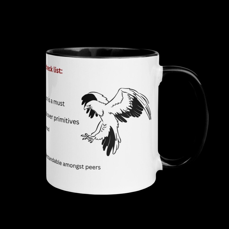 Pode incluir: Caneca de cer&acirc;mica branca com interior e al&ccedil;a pretos. A caneca apresenta uma ilustra&ccedil;&atilde;o em preto e branco de uma &aacute;guia com as asas abertas. O texto na caneca diz "Check list: is a must, over primitives, and understandable amongst peers."