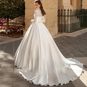 Vintage Ball Gown High Neck Lace Satin Wedding Dress with Long Sleeves