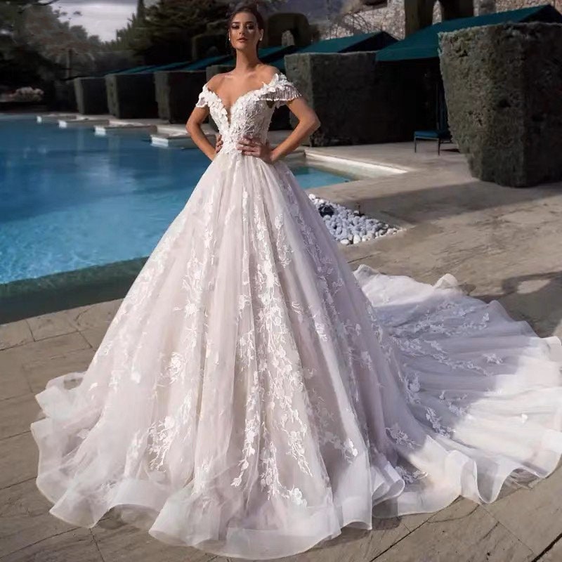 White lace ball deals gown wedding dress