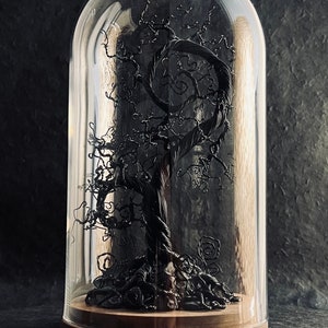TimB S / G • Inspired by the world of Tim Burton, a unique gift to decorate or offer a unique handmade sculpture.