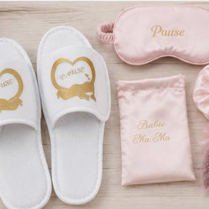 Babie Ma Ma Slippers & Sleep Mask | Spa Gift Set | Slippers, Satin Sleep Mask  Scrunchie Set | New Mum Gift | Self Care Hamper