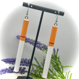 Sigarettenhanger, toneelkostuumsieraden