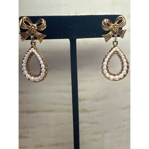 Vintage Avon &quot;Isn&#39;t it Romantic&quot; Pierced Earrings
