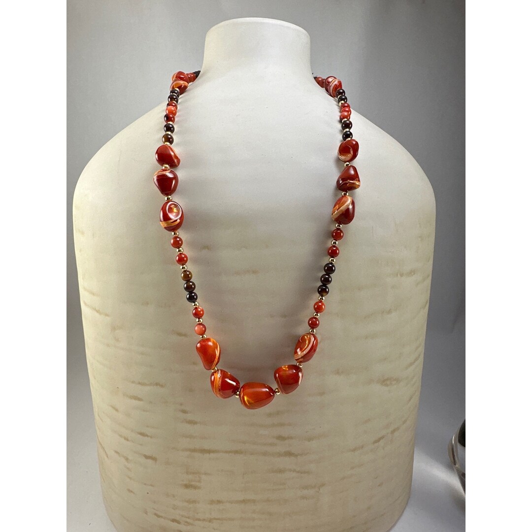 Tangerine Collier Mother of Pearl Necklace