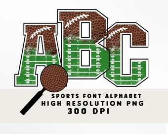 Peut inclure: Un ensemble de trois lettres, A, B et C, dans une police de caractères sportive. Les lettres sont vertes et brunes, avec un motif de terrain de football et une texture de football. Les lettres sont soulignées en noir. Le texte "SPORTS FONT ALPHABET HIGH RESOLUTION PNG 300 DPI" est sous les lettres.