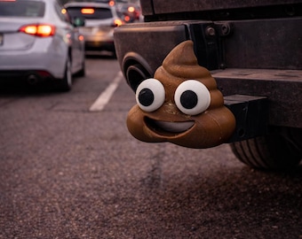 Pokrowiec na hak holowniczy Shit Emoji 50 mm Shit Provoke Premium, nakładka ochronna z głowicą kulową, pomysł na prezent do przyczepy kempingowej