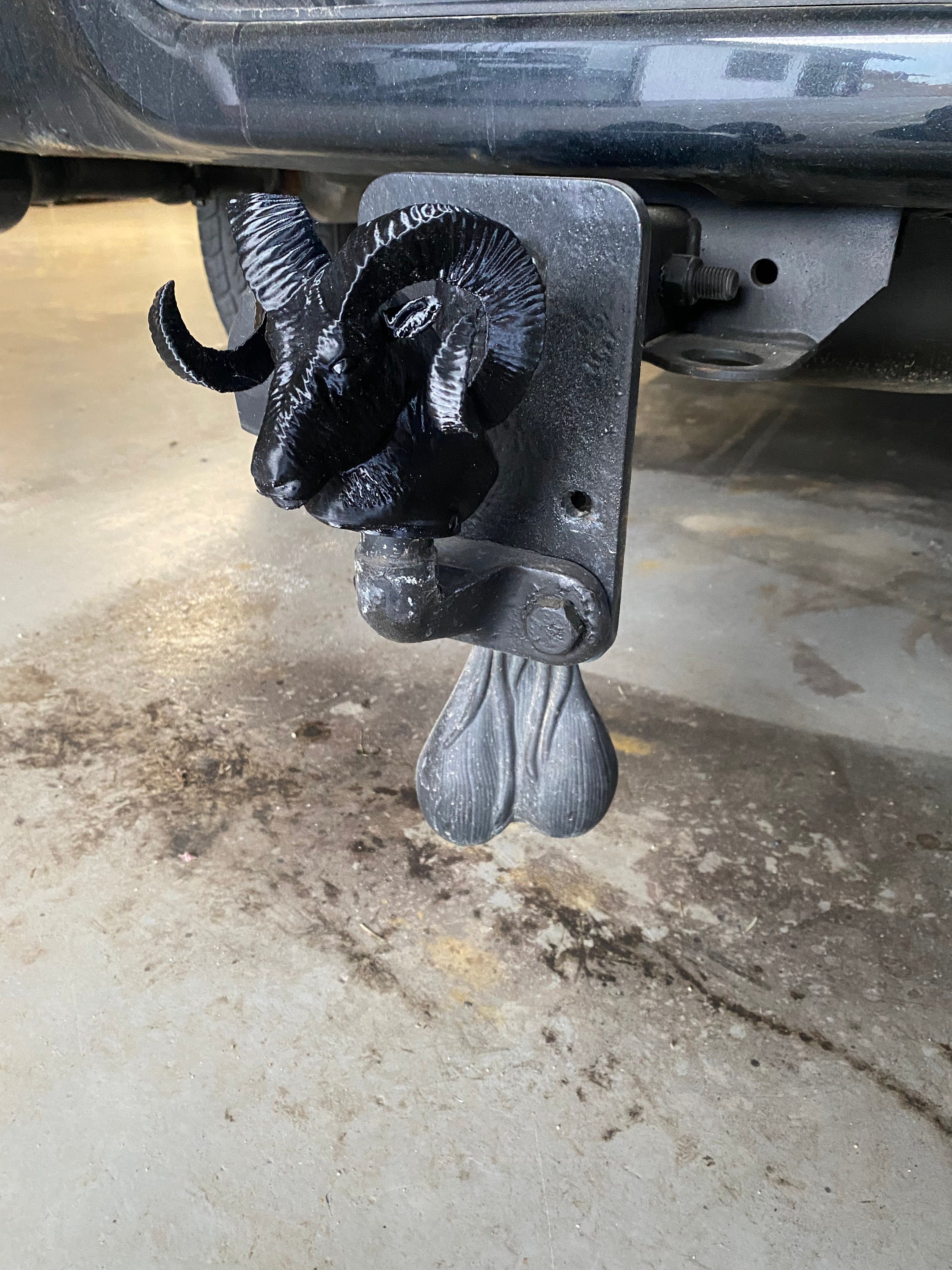 AHK Einschub Anti-Rassel-Halterung Dodge, Ram, Ford F150, Chevy In