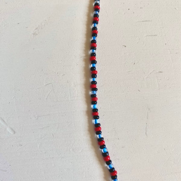 Collier noir bleu et rouge