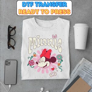 Minnie Mouse Flor Suave Color DTF Transferencia Lista para Prensa, Disney Mickey Mouse Amor Minnie Mouse DTF Transferencia, Disney Pareja Regalo DTF Hoja