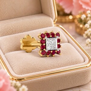 18k guld labgrown diamant rubin näsa pin: fyrkantig diamant, runda rubiner (2,5 mm)