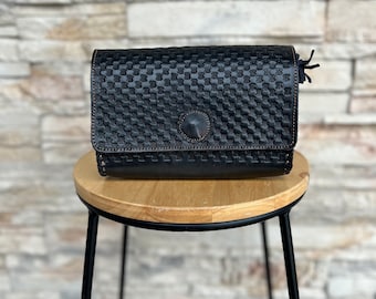 Hand Tooled Leather Crossbody Bag: Mexican Artesanal Purse