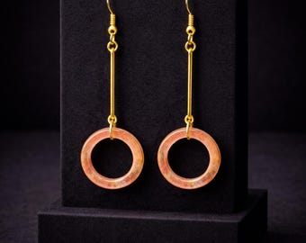 Círculos de oro coral / Pendientes circulares de resina cálida con un acabado suave y luminoso