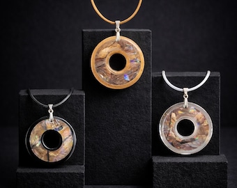 Collar con colgante circular de mármol holográfico / Joyería de resina hecha a mano, diseño minimalista moderno