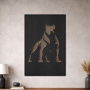 Puede incluir: Arte de pared de madera que presenta una silueta estilizada de un perro. La obra de arte es un diseño en capas con un fondo marrón oscuro y un contorno de perro marrón claro. El perro se representa en una pose de pie.