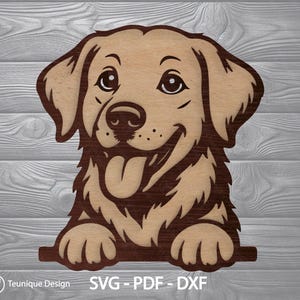 Può includere: Ritaglio in legno di un cane sorridente con la lingua di fuori. Il cane è marrone chiaro con accenti marrone scuro. L'immagine include il testo "Teunique Design" e "SVG - PDF - DXF".
