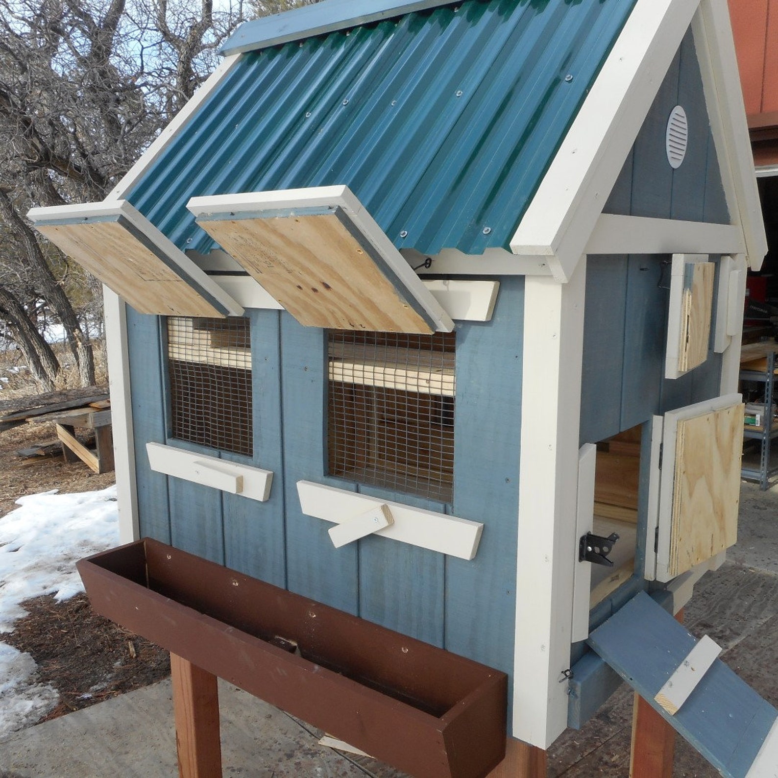 How to Build a Chicken Coop. Easy Build Plans With Instructions and