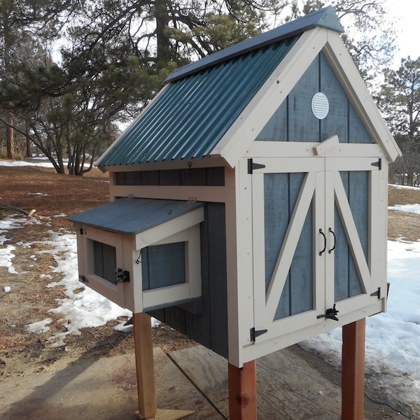 Comment construire un poulailler. Plans de construction faciles avec instructions et photos. Idéal pour 4-8 oiseaux.