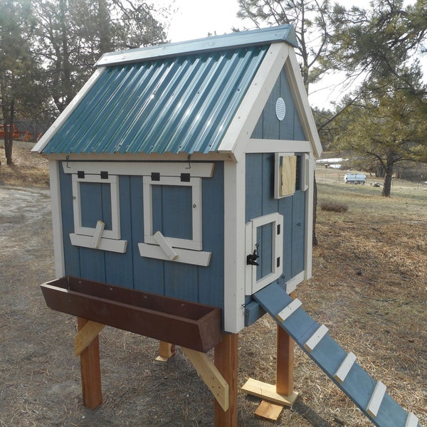 Chicken Coop Plans, photos and instructions for a flock of 4-8 birds. Easy build plans in both METRIC and IMPERIAL measurements