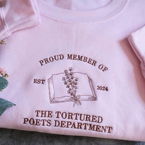 Pull ras du cou brodé de poésie, sweat-shirt fier membre du département poète, amour et poésie, sweat-shirt nouvel album, chemise membre poète torturé