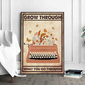 Wachsen Sie durch das, was Sie durchmachen Poster, Poster, literarische Wandkunst, Schreibmaschinenplakat, Buchgeschenk, Schriftstellergeschenk, kreatives Schreiben, Buchkunst