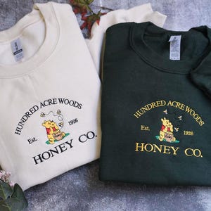 BESTICKTES Herbst Winnie Puuh Sweatshirt, Herbst Thema Rundhalsausschnitt, Benutzerdefiniertes Sweatshirt, Herbstpullover, Halloween Sweatshirt, Vintage Pullover