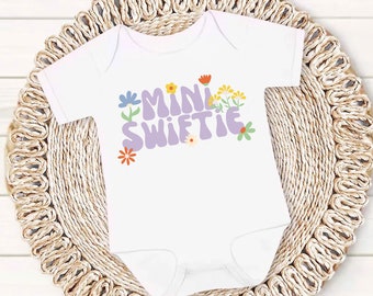 Mini cache-couche bébé Swiftie, haut mini Swiftie pour tout-petit, Taylor Swiftie Merch Kids, haut Taylor Swift pour enfants, soirée Taylor Swift, Swiftie Kids, cadeau