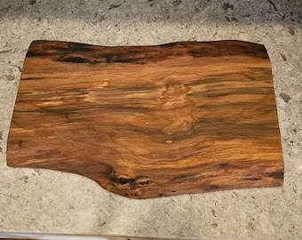 Kersen hardhout/handgemaakt ruw gesneden/live edge hout Serveerplank kaas en eten - charcuterieplank