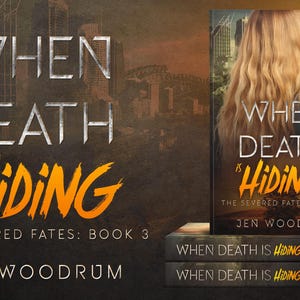 Op de afbeelding: Boekomslag voor "When Death is Hiding", boek 3 van de The Severed Fates-serie. De cover toont een vrouw met blond haar, de titel in zilver en het woord "Hiding" in oranje. De auteur is Jen Woodrum.