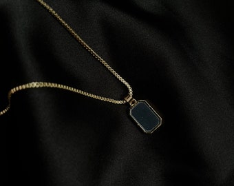 Collier chaîne doré avec rectangle noir, Cadeau pour elle, Cadeau d'anniversaire, minimaliste et sophistiqué, Ajustable