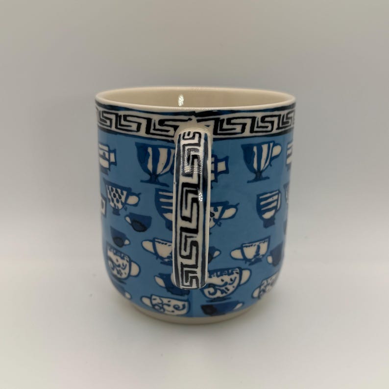 Taza de café griega ANTHROPOLOGIE Be Happy Gina de 355 ml (12 oz) - Usada imagen 2