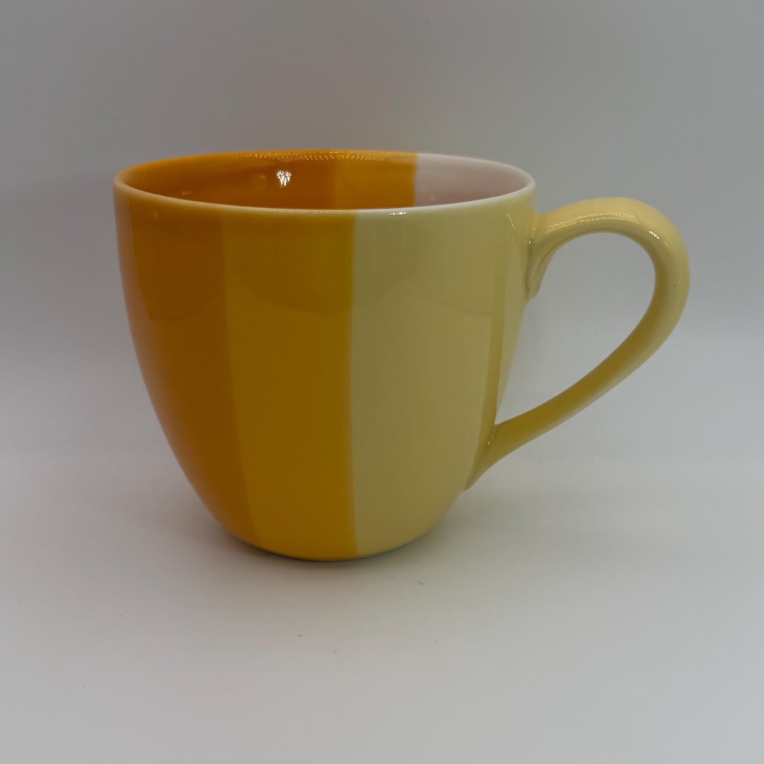 14 oz plastic cup with lids 4 1/4" 14 oz Happy New Year Top Hat-Shaped Plastic Cups with Lids & Straws
